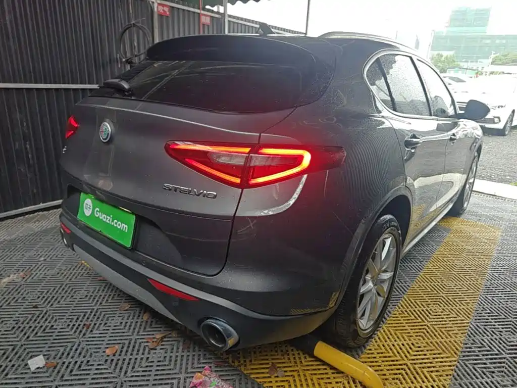 Stelvio 2.0 T 200 HP Luxury