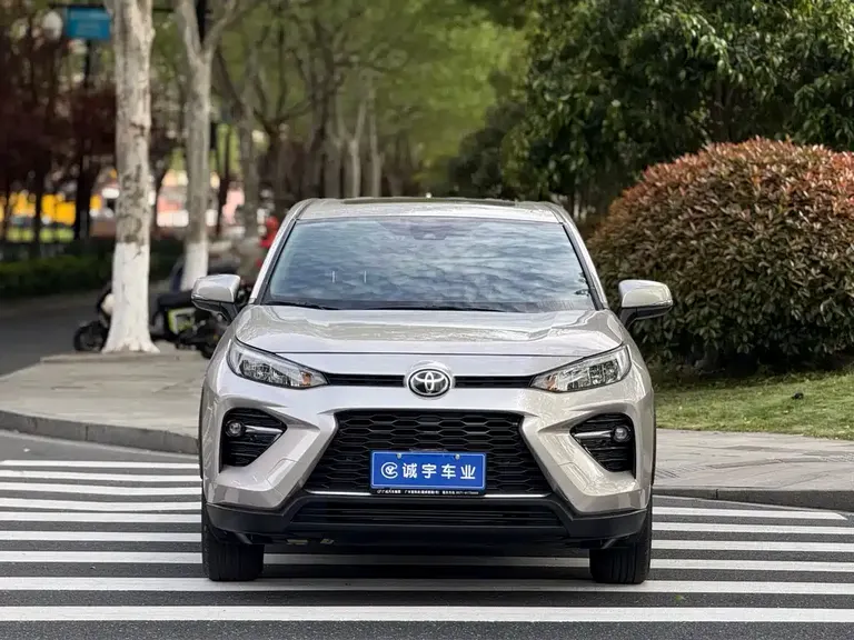 Toyota Wildlander 2.0 L CVT 4 WD Luxury