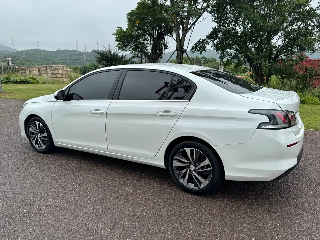 Peugeot 408 360 THP Auto Luxury CN-VI