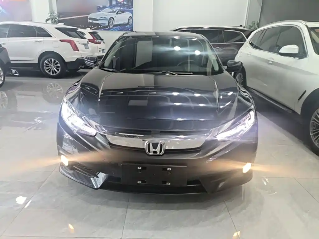 Civic 220 TURBO CVT Distinguished