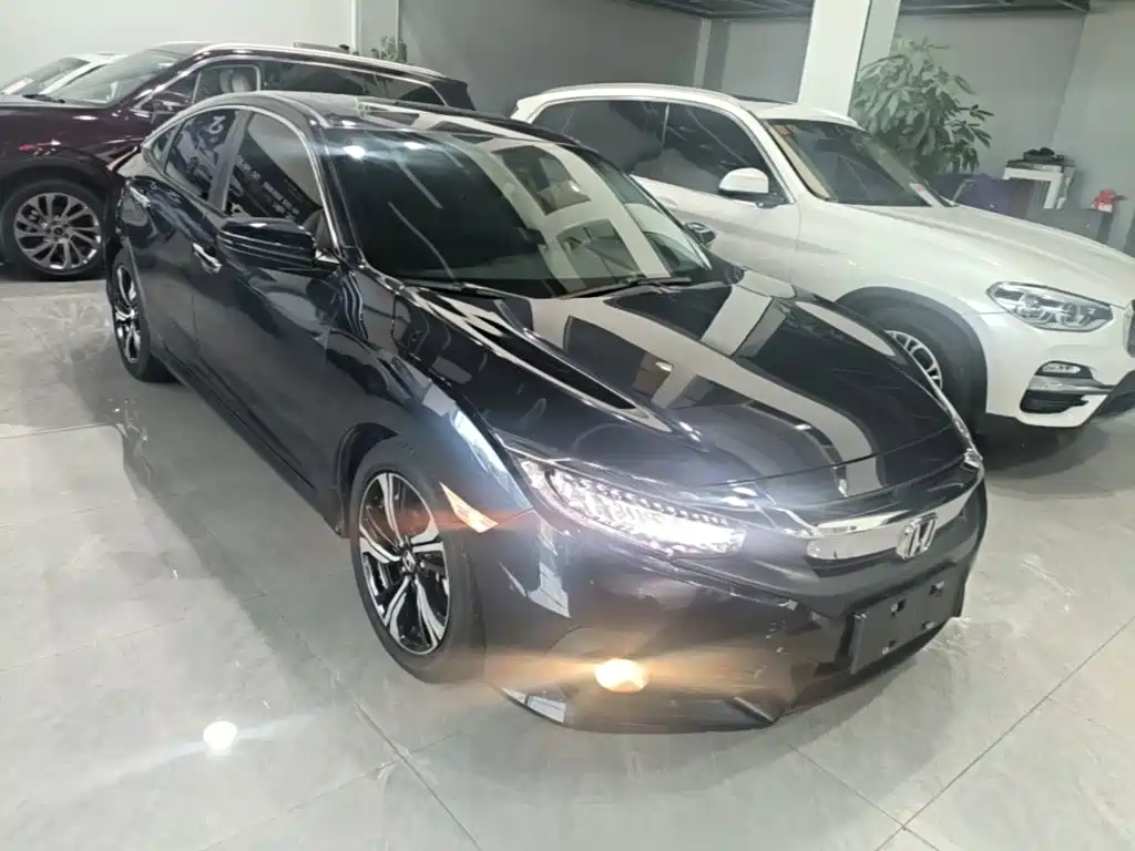 Civic 220 TURBO CVT Distinguished
