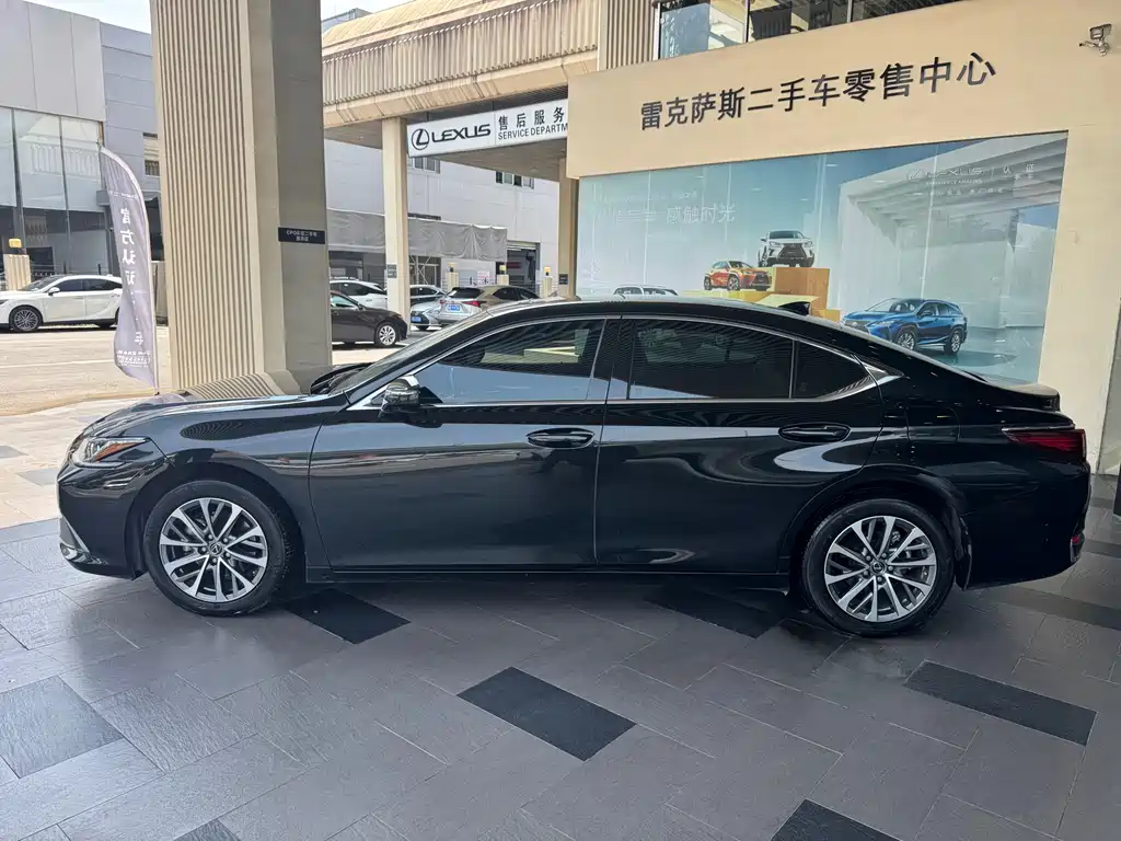Lexus ES 260 Outstanding