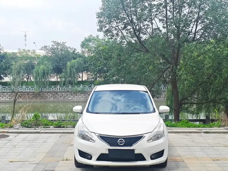 Nissan Tiida 1.6 L CVT Comfort
