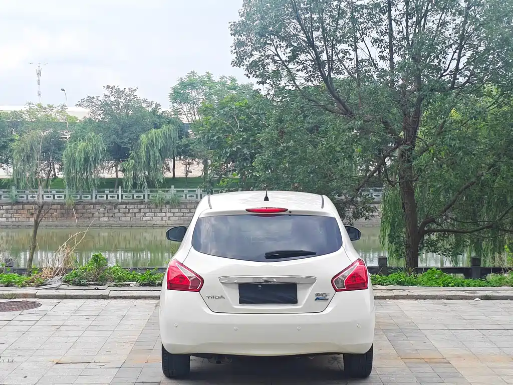 Tiida 1.6 L CVT Comfort