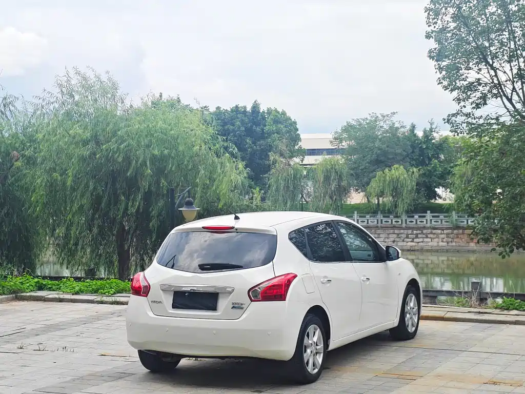 Tiida 1.6 L CVT Comfort