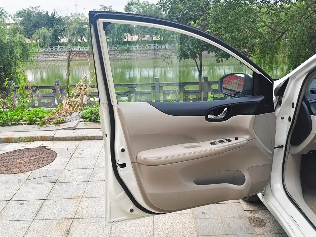 Tiida 1.6 L CVT Comfort