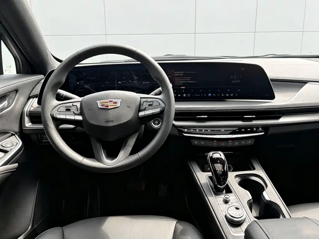 Cadillac XT4 28 T 2 WD Distinguished