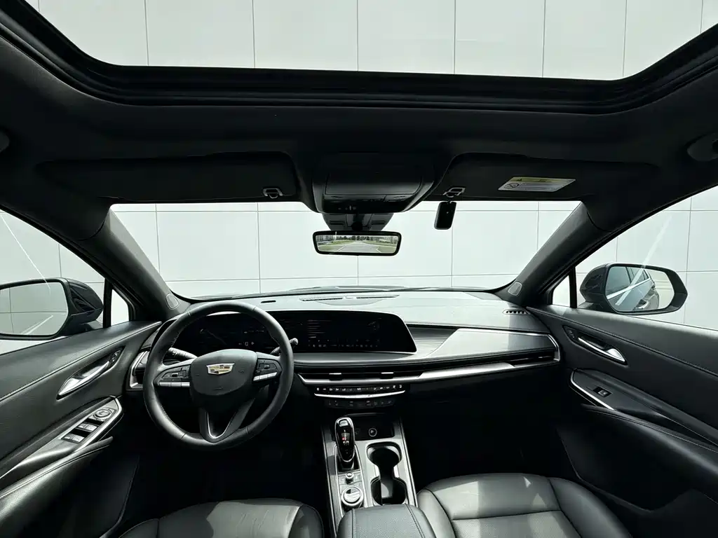 Cadillac XT4 28 T 2 WD Distinguished