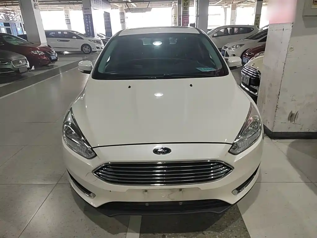 Focus Sedan EcoBoost 180 Auto Elite