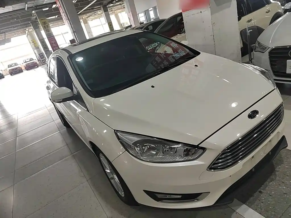 Focus Sedan EcoBoost 180 Auto Elite