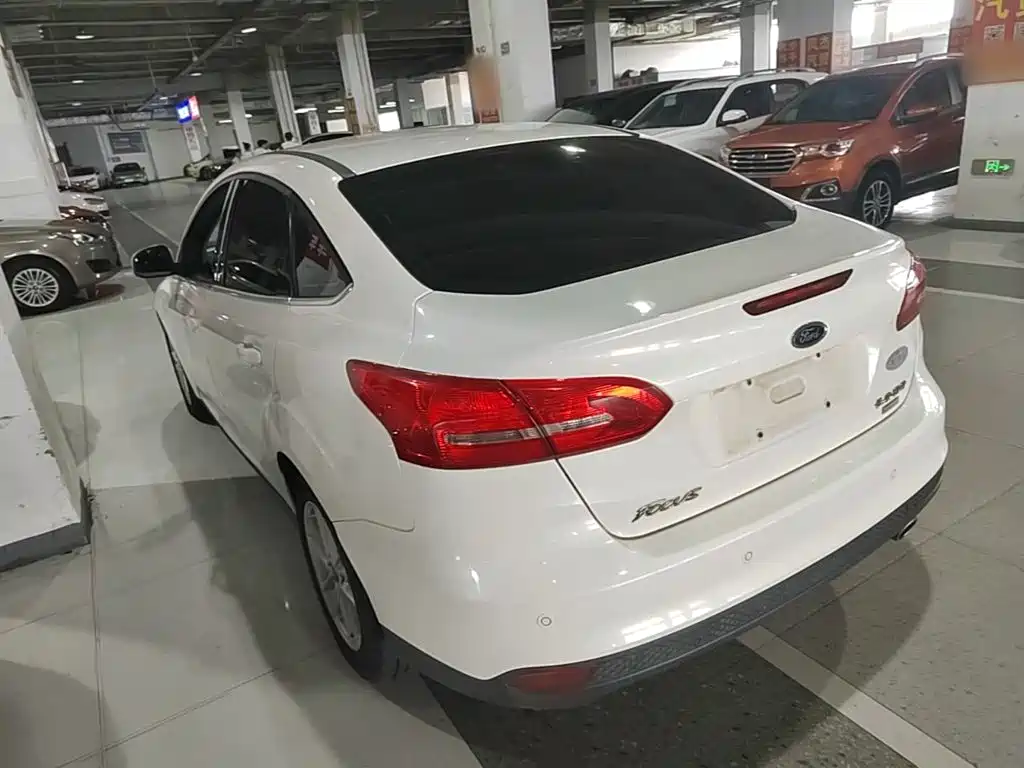 Focus Sedan EcoBoost 180 Auto Elite