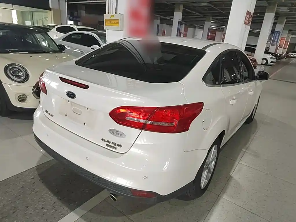 Focus Sedan EcoBoost 180 Auto Elite