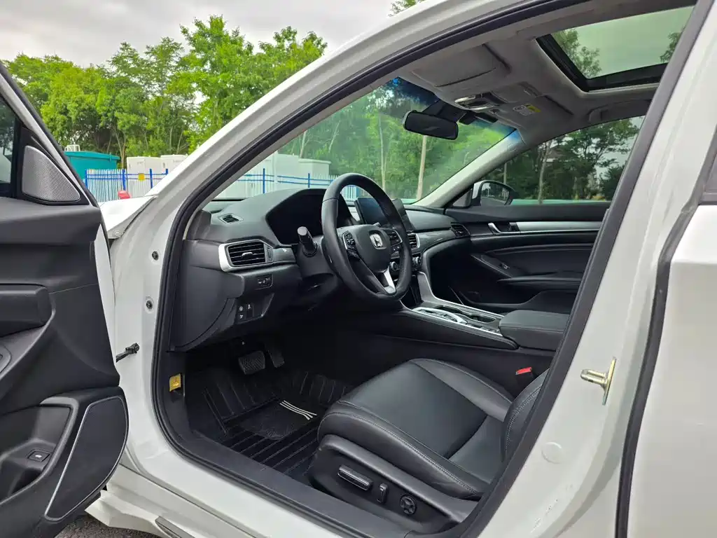 Accord Sharp· Hybrid 2.0 L Sharp Leading