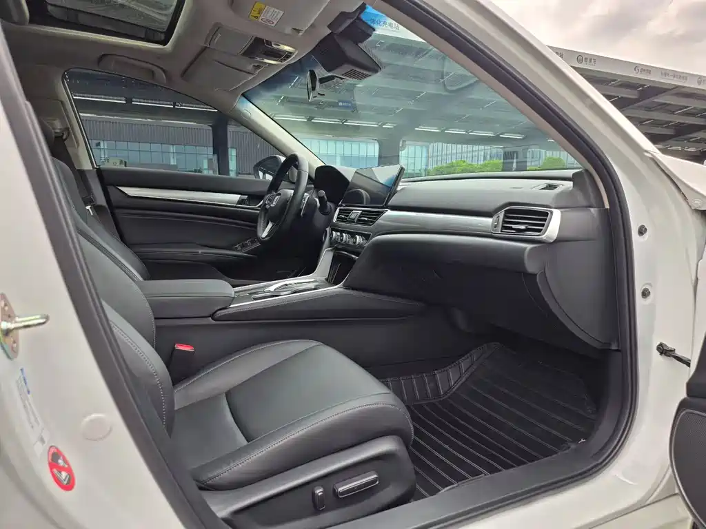 Accord Sharp· Hybrid 2.0 L Sharp Leading
