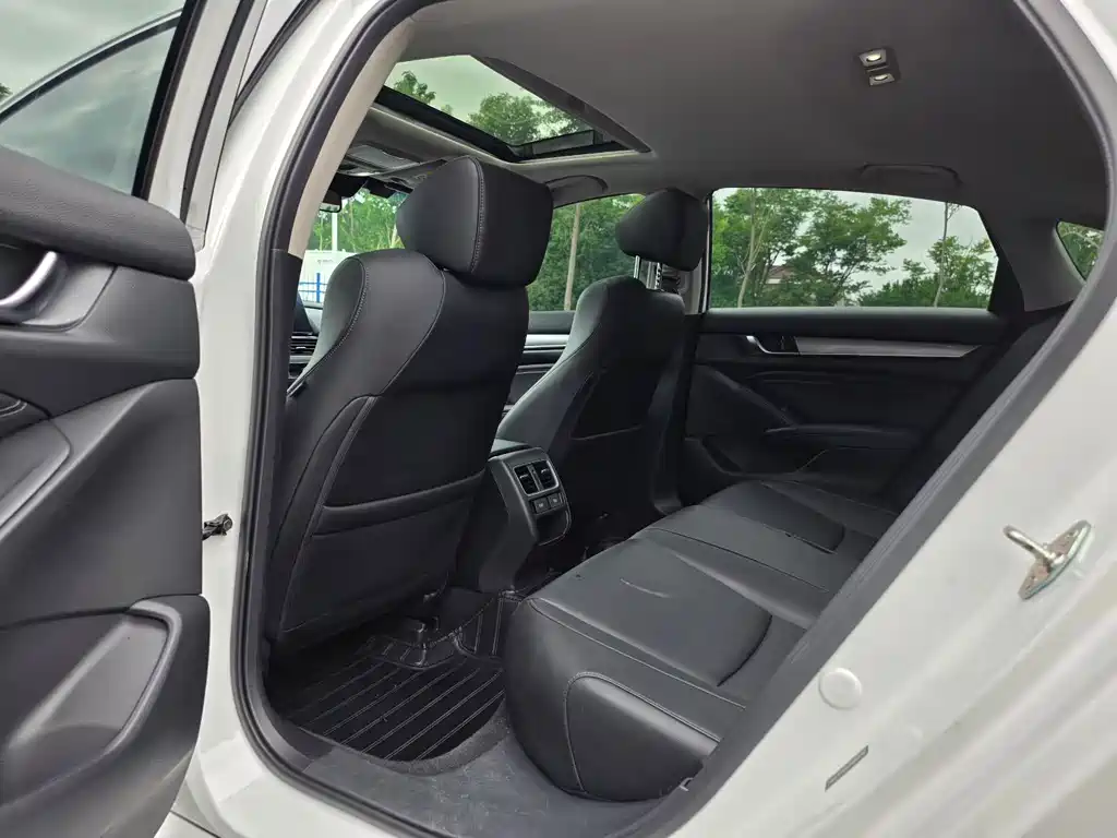 Accord Sharp· Hybrid 2.0 L Sharp Leading
