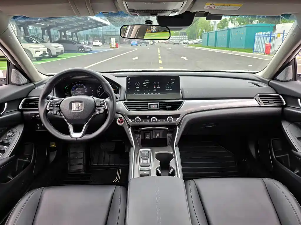 Accord Sharp· Hybrid 2.0 L Sharp Leading