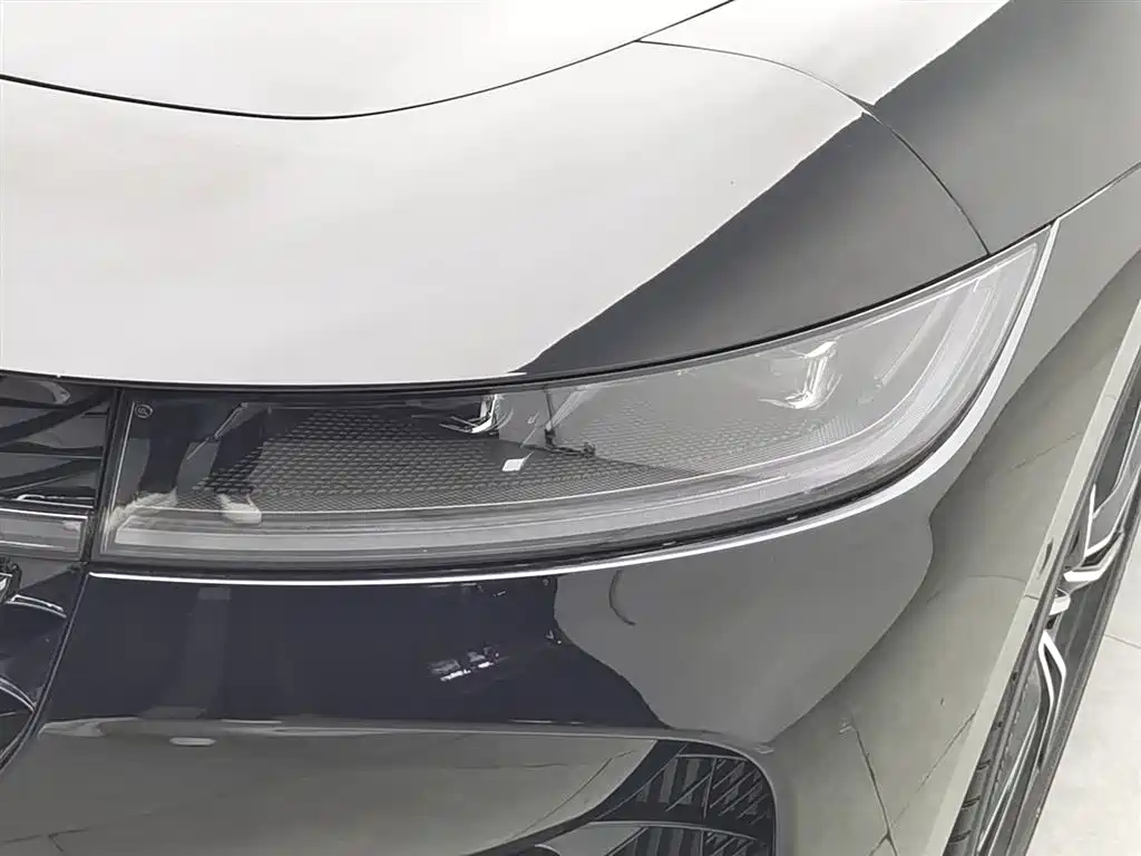 Voyah Zhuiguang PHEV 4 WD Ultra Long Range Flagship