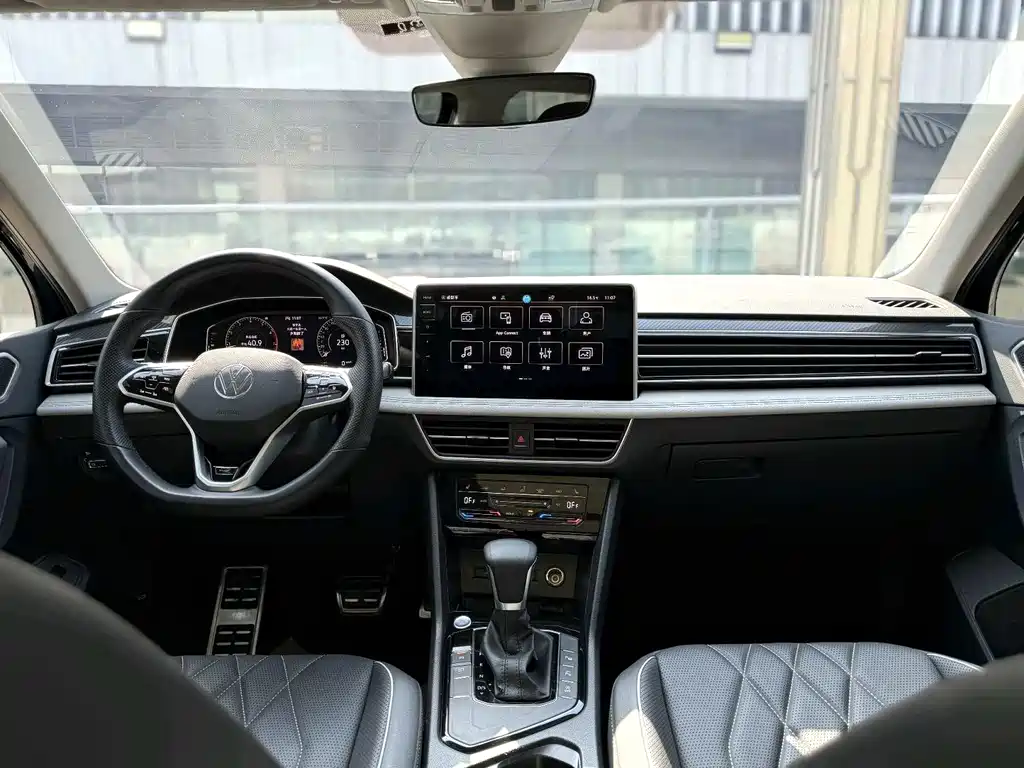 Tiguan L 330 TSI Auto 2 WD R-Line Premium