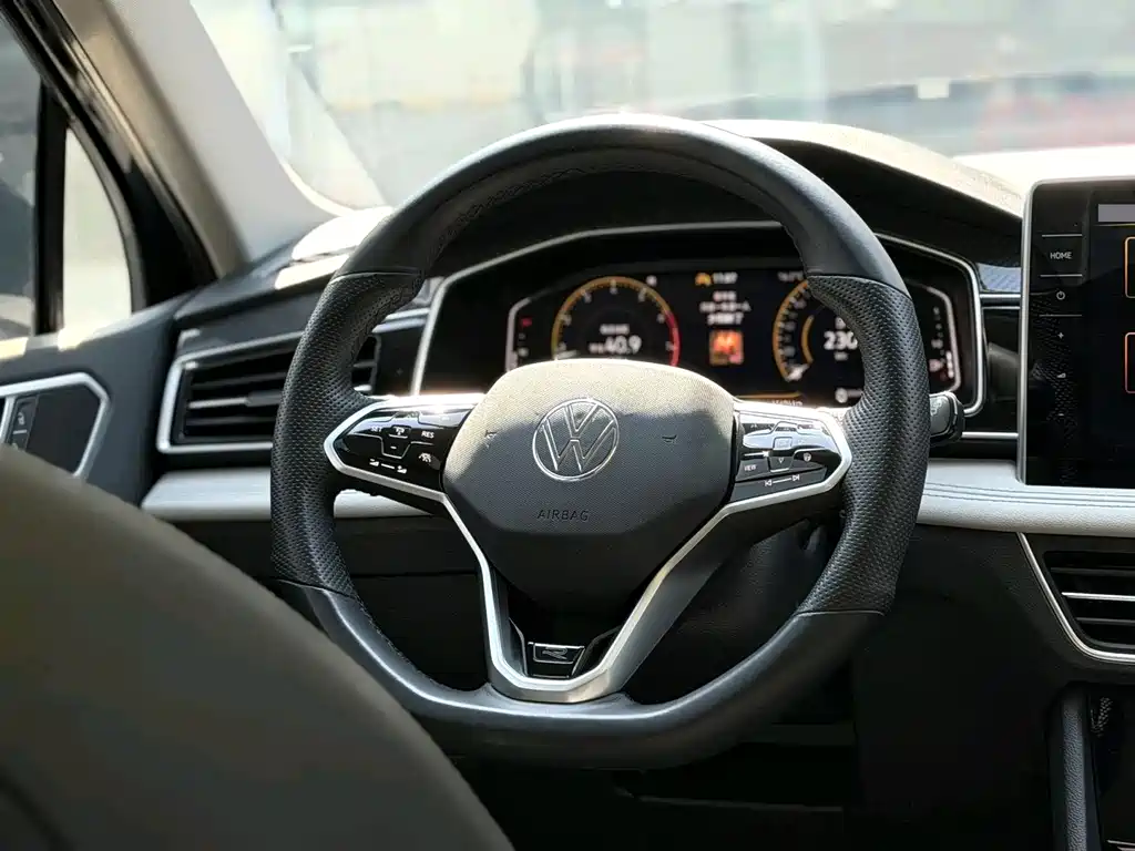 Tiguan L 330 TSI Auto 2 WD R-Line Premium