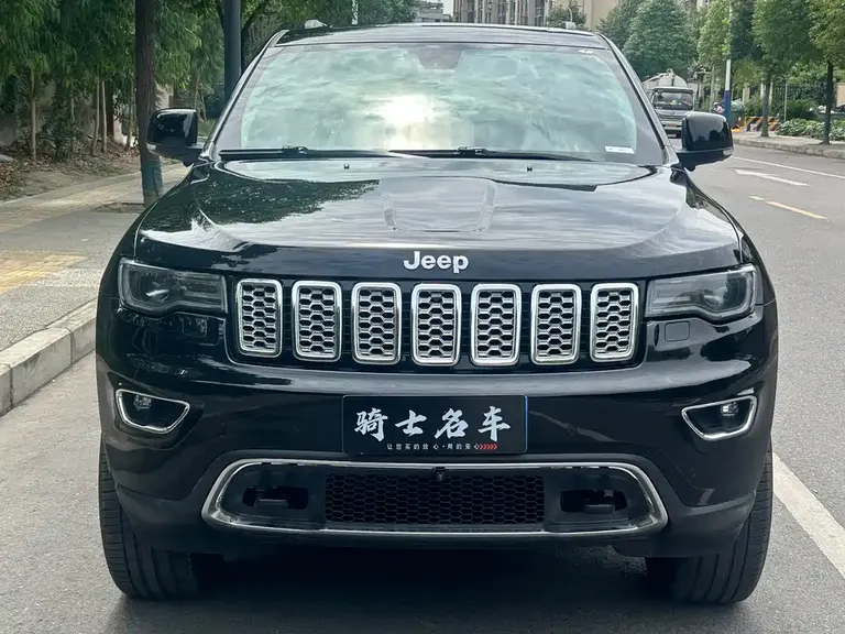 Jeep Grand Cherokee (Import) 3.6 L Luxury Navigation