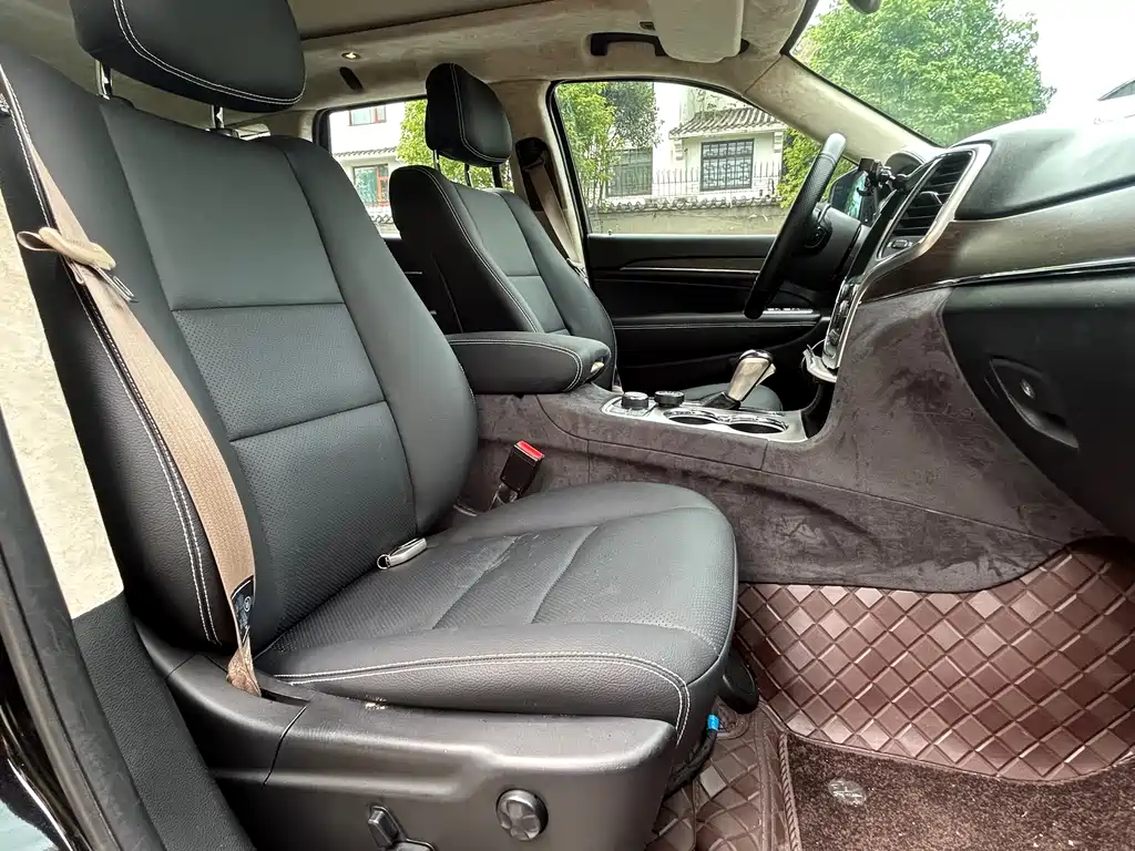 Grand Cherokee (Import) 3.6 L Luxury Navigation