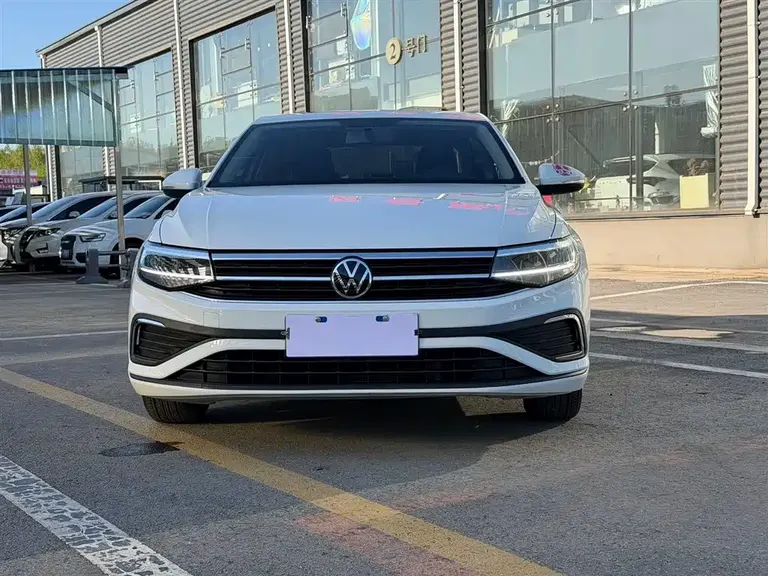 Volkswagen Bora 200 TSI DSG Smooth Travel