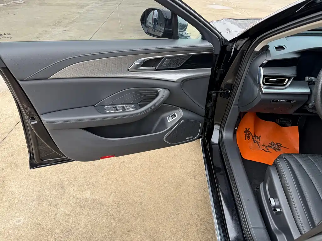 Hongqi H5 2.0 T Auto Connected Flagship