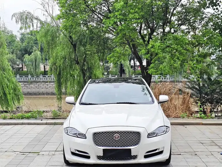 Jaguar XJ XJL 3.0 SC 2 WD Graceful Business