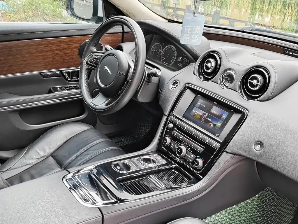 Jaguar XJ XJL 3.0 SC 2 WD Graceful Business