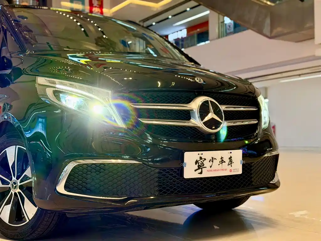 Mercedes-Benz V-Class V 260 Distinguished