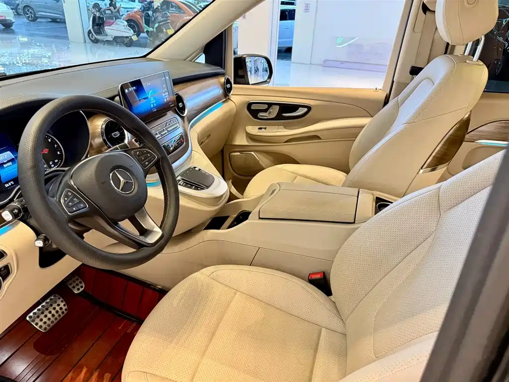 Mercedes-Benz V-Class V 260 Distinguished