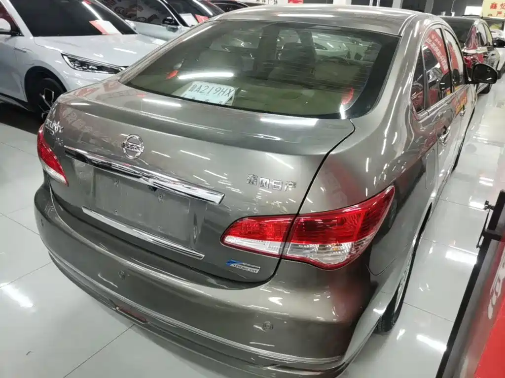 Sylphy Classic 1.6 XE+ CVT Leading