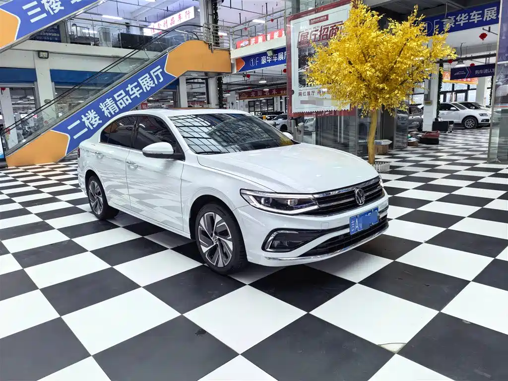 Bora 200 TSI DSG Smart Travel