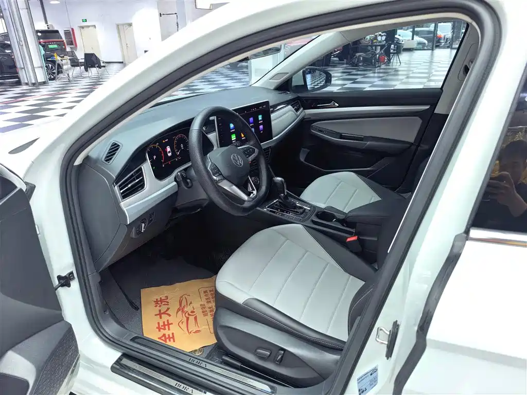 Bora 200 TSI DSG Smart Travel