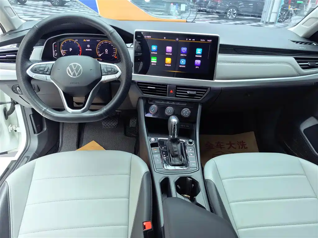 Bora 200 TSI DSG Smart Travel