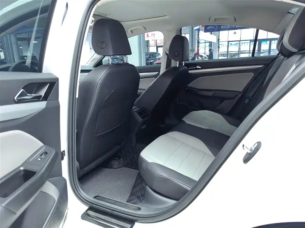 Bora 200 TSI DSG Smart Travel