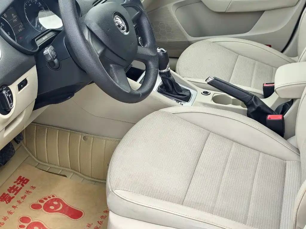 Octavia 1.6 L Auto Yijie