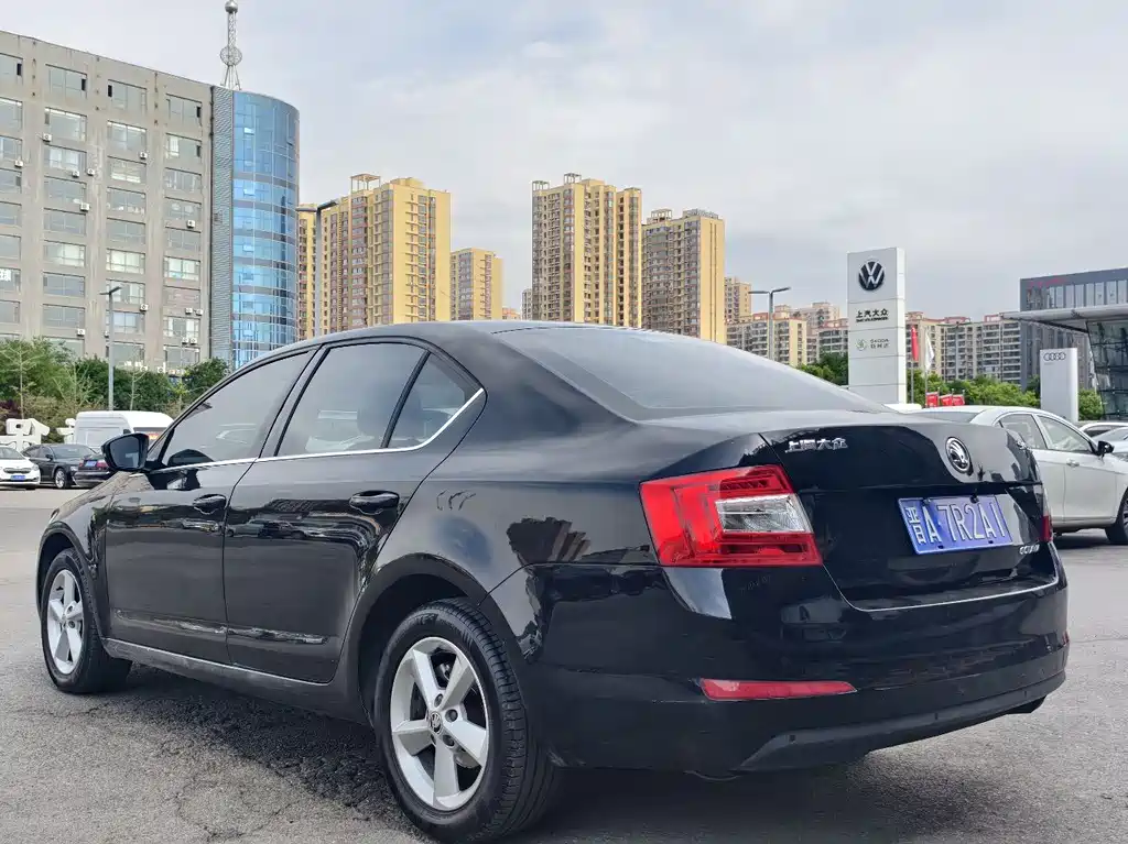 Octavia 1.6 L Auto Yijie