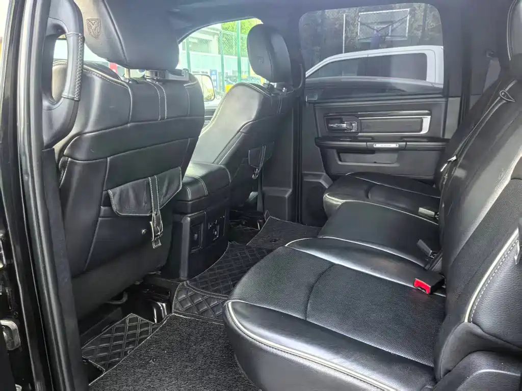 RAM Trucks 1500 5.7 L