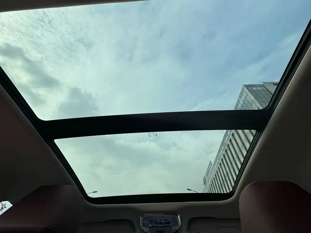Hongqi H5 1.5 T DCT Shadow