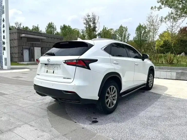 Lexus NX 200 FWD Sharp Travel