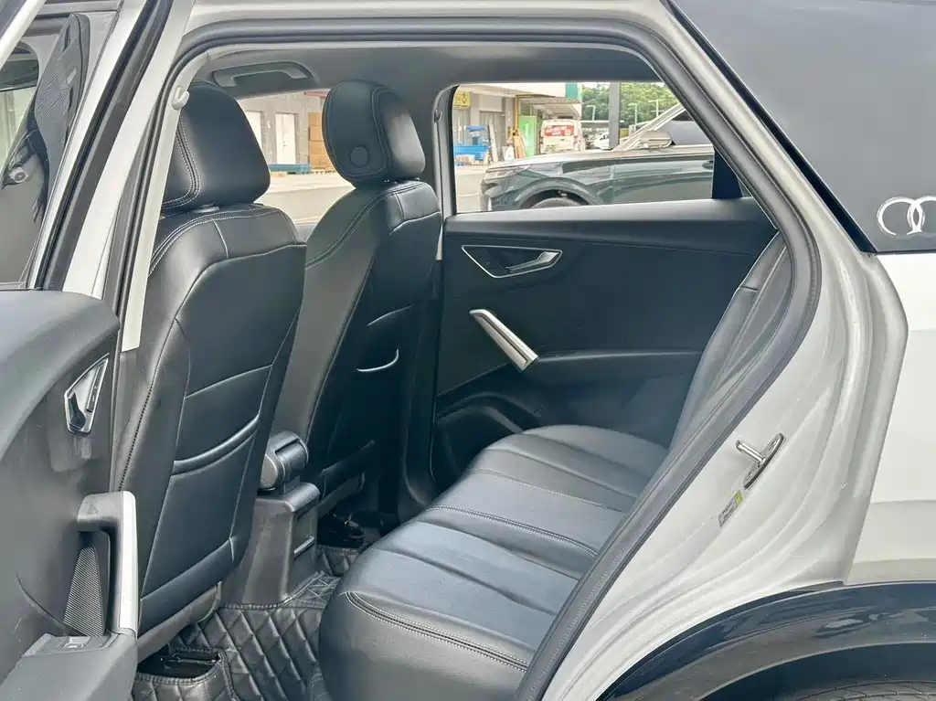 Audi Q2 L 35 TFSI Progressive Dynamic