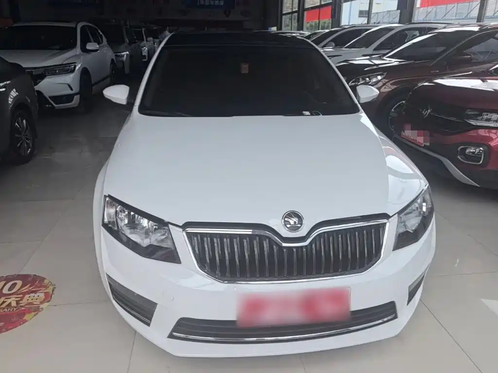 Octavia 1.6 L Auto Smart Travel