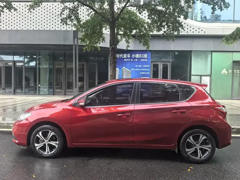 Nissan Tiida 1.6 L CVT Smart Travel