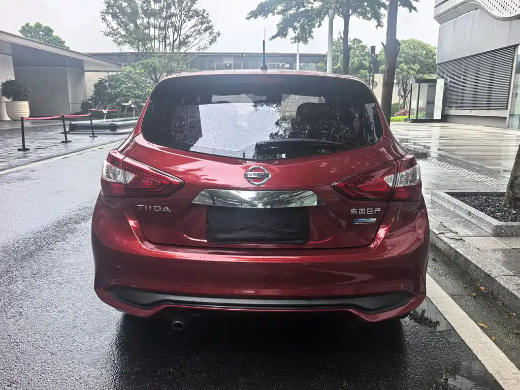 Tiida 1.6 L CVT Smart Travel