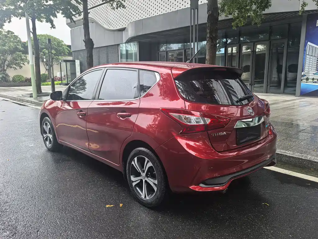 Tiida 1.6 L CVT Smart Travel