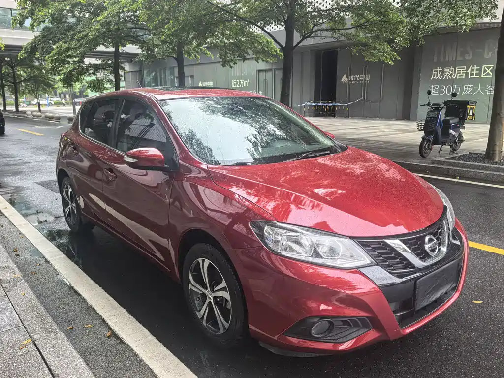 Tiida 1.6 L CVT Smart Travel