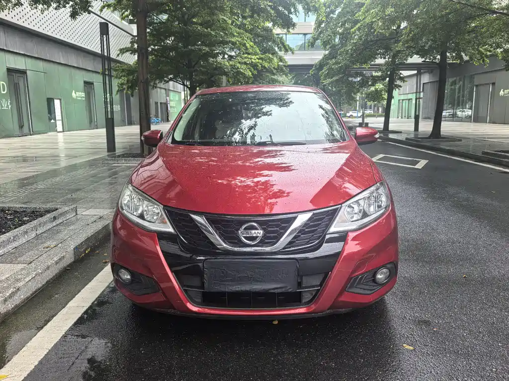 Tiida 1.6 L CVT Smart Travel