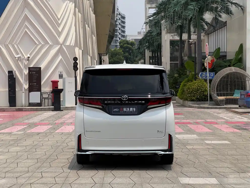 Vellfire Crown Dual Engine 2.5 L Supreme