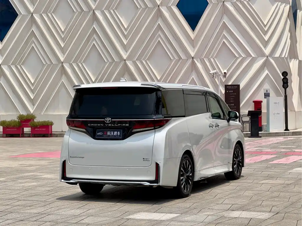 Vellfire Crown Dual Engine 2.5 L Supreme
